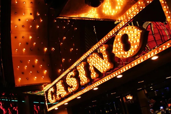 Texas Hold'em Bonus live dealer table on slotaladin